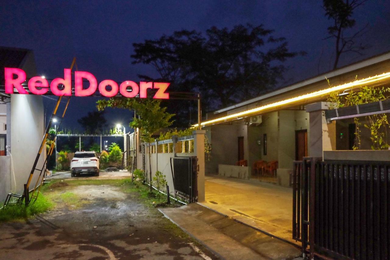 ホテル Reddoorz Syariah Near Exit Tol Pemalang Comal 2 エクステリア 写真