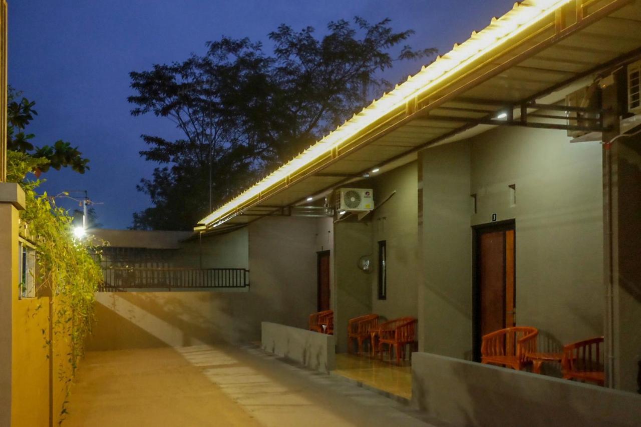 ホテル Reddoorz Syariah Near Exit Tol Pemalang Comal 2 エクステリア 写真