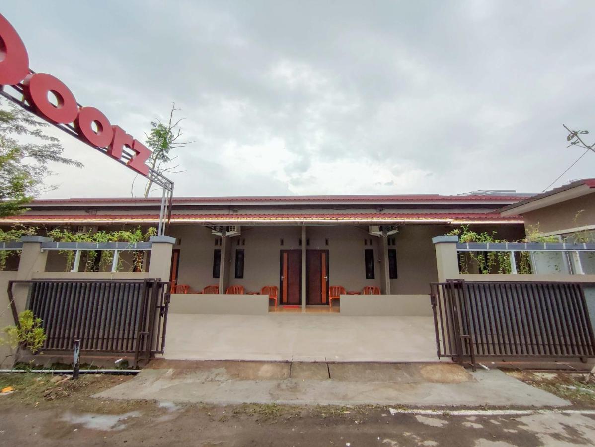 ホテル Reddoorz Syariah Near Exit Tol Pemalang Comal 2 エクステリア 写真