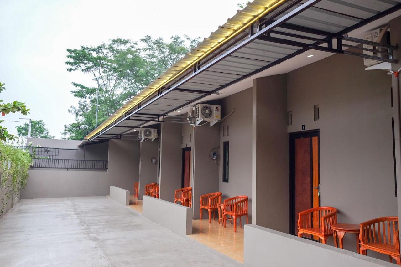 ホテル Reddoorz Syariah Near Exit Tol Pemalang Comal 2 エクステリア 写真