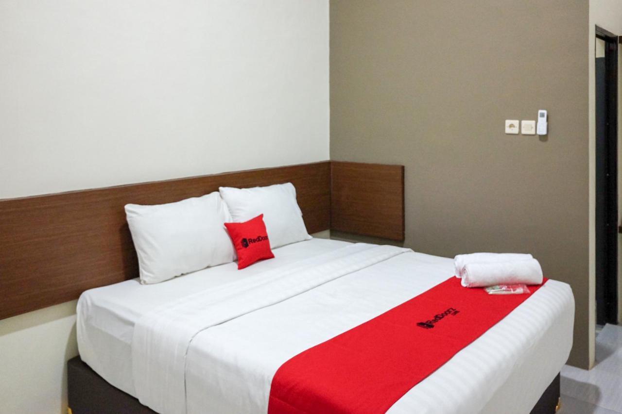 ホテル Reddoorz Syariah Near Exit Tol Pemalang Comal 2 エクステリア 写真